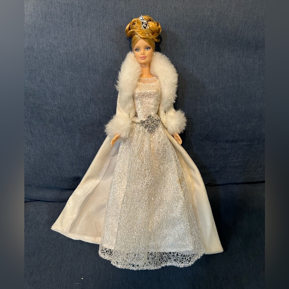 Holiday Visions Barbie 2002 Vintage
